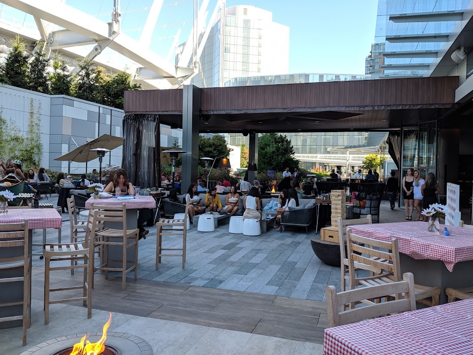 D/6 Bar & Lounge